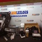 LOTE 077 - 01 LOTE COM VÁRIOS HD’S E MATERIAIS DIVERSOS. (NO ESTADO) ATENÇÃO! FAZER A VISITAÇÃO ANTES DE ARREMATAR, NÃO SABEMOS SE FUNCIONA. LEILÃO NÃO TEM GARANTIA E NEM DEVOLUÇÃO, SUJEITO A POSSÍVEIS AVARIAS VISÍVEIS/OCULTAS E/OU AUSÊNCIA DE COMPONENTES.
