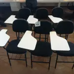 LOTE 450 - 06 CADEIRAS UNIVERSITÁRIAS. (NO ESTADO) ATENÇÃO! FAZER A VISITAÇÃO ANTES DE ARREMATAR, NÃO SABEMOS SE FUNCIONA. LEILÃO NÃO TEM GARANTIA E NEM DEVOLUÇÃO, SUJEITO A POSSÍVEIS AVARIAS VISÍVEIS/OCULTAS E/OU AUSÊNCIA DE COMPONENTES.