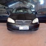 LOTE 485 - 01 TOYOTA COROLLA XLI16VVT A GASOLINA; ANO 2005/2005 NA COR PRETA.VIDROS TRASEIROS NÃO FUNCIONA. (MULTA DE 84,00) (NO ESTADO)
