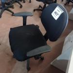 LOTE 467 - 01 CADEIRA GIRATÓRIA PARA ESCRITÓRIO. (NO ESTADO) ATENÇÃO! FAZER A VISITAÇÃO ANTES DE ARREMATAR, NÃO SABEMOS SE FUNCIONA. LEILÃO NÃO TEM GARANTIA E NEM DEVOLUÇÃO, SUJEITO A POSSÍVEIS AVARIAS VISÍVEIS/OCULTAS E/OU AUSÊNCIA DE COMPONENTES.