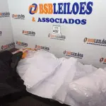 LOTE 432 - 01 LOTE COM ROUPAS DE CARNAVAL. (NO ESTADO) ATENÇÃO! FAZER A VISITAÇÃO ANTES DE ARREMATAR, NÃO SABEMOS SE FUNCIONA. LEILÃO NÃO TEM GARANTIA E NEM DEVOLUÇÃO, SUJEITO A POSSÍVEIS AVARIAS VISÍVEIS/OCULTAS E/OU AUSÊNCIA DE COMPONENTES.