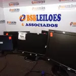 LOTE 190 - 05 MONITORES MARCA E MODELOS DIVERSOS. (NO ESTADO) ATENÇÃO! FAZER A VISITAÇÃO ANTES DE ARREMATAR, NÃO SABEMOS SE FUNCIONA. LEILÃO NÃO TEM GARANTIA E NEM DEVOLUÇÃO, SUJEITO A POSSÍVEIS AVARIAS VISÍVEIS/OCULTAS E/OU AUSÊNCIA DE COMPONENTES.