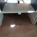 LOTE 472 - 01 MESA EM MADEIRA PARA ESCRITÓRIO. (NO ESTADO) ATENÇÃO! FAZER A VISITAÇÃO ANTES DE ARREMATAR, NÃO SABEMOS SE FUNCIONA. LEILÃO NÃO TEM GARANTIA E NEM DEVOLUÇÃO, SUJEITO A POSSÍVEIS AVARIAS VISÍVEIS/OCULTAS E/OU AUSÊNCIA DE COMPONENTES.
