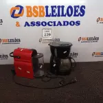 LOTE 229 - 02 CAFETEIRAS DIVERSAS DE CAPSULA. (NO ESTADO) ATENÇÃO! FAZER A VISITAÇÃO ANTES DE ARREMATAR, NÃO SABEMOS SE FUNCIONA. LEILÃO NÃO TEM GARANTIA E NEM DEVOLUÇÃO, SUJEITO A POSSÍVEIS AVARIAS VISÍVEIS/OCULTAS E/OU AUSÊNCIA DE COMPONENTES.