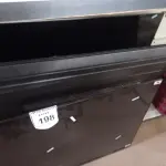 LOTE 198 - 03 TV’S PHILIPS PARA RETIRADA DE PEÇAS. (NO ESTADO) ATENÇÃO! FAZER A VISITAÇÃO ANTES DE ARREMATAR, NÃO SABEMOS SE FUNCIONA. LEILÃO NÃO TEM GARANTIA E NEM DEVOLUÇÃO, SUJEITO A POSSÍVEIS AVARIAS VISÍVEIS/OCULTAS E/OU AUSÊNCIA DE COMPONENTES.