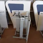 LOTE 439 - 02 MESAS COM REGULAGEM DE ALTURA MANUAL E 3 LATERAIS EM MADEIRA PRA BAIA. (NO ESTADO) ATENÇÃO! FAZER A VISITAÇÃO ANTES DE ARREMATAR, NÃO SABEMOS SE FUNCIONA. LEILÃO NÃO TEM GARANTIA E NEM DEVOLUÇÃO, SUJEITO A POSSÍVEIS AVARIAS VISÍVEIS/OCULTAS E/OU AUSÊNCIA DE COMPONENTES.