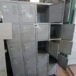LOTE 480 - 01 ARMÁRIO EM AÇO ROUPEIRO COM 20 PORTAS. (NO ESTADO) ATENÇÃO! FAZER A VISITAÇÃO ANTES DE ARREMATAR, NÃO SABEMOS SE FUNCIONA. LEILÃO NÃO TEM GARANTIA E NEM DEVOLUÇÃO, SUJEITO A POSSÍVEIS AVARIAS VISÍVEIS/OCULTAS E/OU AUSÊNCIA DE COMPONENTES.