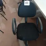 LOTE 465 - 01 CADEIRA GIRATÓRIA PARA ESCRITÓRIO. (NO ESTADO) ATENÇÃO! FAZER A VISITAÇÃO ANTES DE ARREMATAR, NÃO SABEMOS SE FUNCIONA. LEILÃO NÃO TEM GARANTIA E NEM DEVOLUÇÃO, SUJEITO A POSSÍVEIS AVARIAS VISÍVEIS/OCULTAS E/OU AUSÊNCIA DE COMPONENTES.