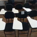 LOTE 450 - 06 CADEIRAS UNIVERSITÁRIAS. (NO ESTADO) ATENÇÃO! FAZER A VISITAÇÃO ANTES DE ARREMATAR, NÃO SABEMOS SE FUNCIONA. LEILÃO NÃO TEM GARANTIA E NEM DEVOLUÇÃO, SUJEITO A POSSÍVEIS AVARIAS VISÍVEIS/OCULTAS E/OU AUSÊNCIA DE COMPONENTES.