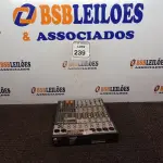 LOTE 239 - 01 MESA DE SOM 4 CANAIS SOUND CRAFT SELENIUM SX802FX. (NO ESTADO) ATENÇÃO! FAZER A VISITAÇÃO ANTES DE ARREMATAR, NÃO SABEMOS SE FUNCIONA. LEILÃO NÃO TEM GARANTIA E NEM DEVOLUÇÃO, SUJEITO A POSSÍVEIS AVARIAS VISÍVEIS/OCULTAS E/OU AUSÊNCIA DE COMPONENTES.