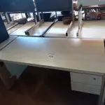 LOTE 470 - 01 MESA COM 02 GAVETAS EM MADEIRA PARA ESCRITÓRIO. (NO ESTADO) ATENÇÃO! FAZER A VISITAÇÃO ANTES DE ARREMATAR, NÃO SABEMOS SE FUNCIONA. LEILÃO NÃO TEM GARANTIA E NEM DEVOLUÇÃO, SUJEITO A POSSÍVEIS AVARIAS VISÍVEIS/OCULTAS E/OU AUSÊNCIA DE COMPONENTES.