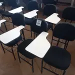 LOTE 451 - 06 CADEIRAS UNIVERSITÁRIAS. (NO ESTADO) ATENÇÃO! FAZER A VISITAÇÃO ANTES DE ARREMATAR, NÃO SABEMOS SE FUNCIONA. LEILÃO NÃO TEM GARANTIA E NEM DEVOLUÇÃO, SUJEITO A POSSÍVEIS AVARIAS VISÍVEIS/OCULTAS E/OU AUSÊNCIA DE COMPONENTES.