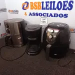 LOTE 125 - 02 AIR FRYER E 01 CAFETEIRA INCOMPLETA COM AVARIAS. (NO ESTADO) ATENÇÃO! FAZER A VISITAÇÃO ANTES DE ARREMATAR, NÃO SABEMOS SE FUNCIONA. LEILÃO NÃO TEM GARANTIA E NEM DEVOLUÇÃO, SUJEITO A POSSÍVEIS AVARIAS VISÍVEIS/OCULTAS E/OU AUSÊNCIA DE COMPONENTES.