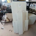 LOTE 481 - 03 MESAS EM MADEIRA PARA ESCRITÓRIO. (DESMONTADAS). (NO ESTADO) ATENÇÃO! FAZER A VISITAÇÃO ANTES DE ARREMATAR, NÃO SABEMOS SE FUNCIONA. LEILÃO NÃO TEM GARANTIA E NEM DEVOLUÇÃO, SUJEITO A POSSÍVEIS AVARIAS VISÍVEIS/OCULTAS E/OU AUSÊNCIA DE COMPONENTES.