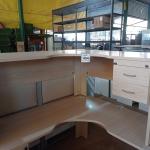 LOTE 454 - 01 MESA DE CANTO COM 02 GAVETAS EM MADEIRA PARA ESCRITÓRIO. (NO ESTADO) ATENÇÃO! FAZER A VISITAÇÃO ANTES DE ARREMATAR, NÃO SABEMOS SE FUNCIONA. LEILÃO NÃO TEM GARANTIA E NEM DEVOLUÇÃO, SUJEITO A POSSÍVEIS AVARIAS VISÍVEIS/OCULTAS E/OU AUSÊNCIA DE COMPONENTES.