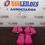 LOTE 007 - 02 PARES DE SANDÁLIA MODELO CROCS MONSTER TAMANHO J2/3 NA COR ROSA E 01 PAR DE SANDÁLIA MODELO CROCS MONSTER TAMANHO C13/J1. (NOVAS) (NO ESTADO) ATENÇÃO! FAZER A VISITAÇÃO ANTES DE ARREMATAR, NÃO SABEMOS SE FUNCIONA. LEILÃO NÃO TEM GARANTIA E NEM DEVOLUÇÃO, SUJEITO A POSSÍVEIS AVARIAS VISÍVEIS/OCULTAS E/OU AUSÊNCIA DE COMPONENTES.