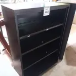 LOTE 482 -  01 ARMÁRIO EM AÇO COM 03 PRATELEIRAS. (NO ESTADO) ATENÇÃO! FAZER A VISITAÇÃO ANTES DE ARREMATAR, NÃO SABEMOS SE FUNCIONA. LEILÃO NÃO TEM GARANTIA E NEM DEVOLUÇÃO, SUJEITO A POSSÍVEIS AVARIAS VISÍVEIS/OCULTAS E/OU AUSÊNCIA DE COMPONENTES.