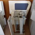 LOTE 445 - 02 MESAS COM REGULAGEM DE ALTURA MANUAL E 3 LATERAIS EM MADEIRA PRA BAIA. (NO ESTADO) ATENÇÃO! FAZER A VISITAÇÃO ANTES DE ARREMATAR, NÃO SABEMOS SE FUNCIONA. LEILÃO NÃO TEM GARANTIA E NEM DEVOLUÇÃO, SUJEITO A POSSÍVEIS AVARIAS VISÍVEIS/OCULTAS E/OU AUSÊNCIA DE COMPONENTES.