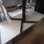 LOTE 478 - 01 MESA EM MADEIRA PARA ESCRITÓRIO. (NO ESTADO) ATENÇÃO! FAZER A VISITAÇÃO ANTES DE ARREMATAR, NÃO SABEMOS SE FUNCIONA. LEILÃO NÃO TEM GARANTIA E NEM DEVOLUÇÃO, SUJEITO A POSSÍVEIS AVARIAS VISÍVEIS/OCULTAS E/OU AUSÊNCIA DE COMPONENTES.