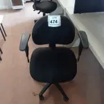 LOTE 474 - 01 CADEIRA GIRATÓRIA PARA ESCRITÓRIO. (NO ESTADO) ATENÇÃO! FAZER A VISITAÇÃO ANTES DE ARREMATAR, NÃO SABEMOS SE FUNCIONA. LEILÃO NÃO TEM GARANTIA E NEM DEVOLUÇÃO, SUJEITO A POSSÍVEIS AVARIAS VISÍVEIS/OCULTAS E/OU AUSÊNCIA DE COMPONENTES.