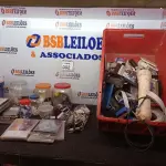 LOTE 082 - 01 LOTE COM VÁRIOS HD’S E MATERIAIS DIVERSOS. (NO ESTADO) ATENÇÃO! FAZER A VISITAÇÃO ANTES DE ARREMATAR, NÃO SABEMOS SE FUNCIONA. LEILÃO NÃO TEM GARANTIA E NEM DEVOLUÇÃO, SUJEITO A POSSÍVEIS AVARIAS VISÍVEIS/OCULTAS E/OU AUSÊNCIA DE COMPONENTES.