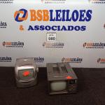 LOTE 080 - 02 MINIS TV/RADIO PORTÁTIL. (NO ESTADO) ATENÇÃO! FAZER A VISITAÇÃO ANTES DE ARREMATAR, NÃO SABEMOS SE FUNCIONA. LEILÃO NÃO TEM GARANTIA E NEM DEVOLUÇÃO, SUJEITO A POSSÍVEIS AVARIAS VISÍVEIS/OCULTAS E/OU AUSÊNCIA DE COMPONENTES.