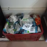 LOTE 197 - 01 CAIXA COM INTERRUPTORES, PLACAS 4X2 DIVERSAS. (NO ESTADO) ATENÇÃO! FAZER A VISITAÇÃO ANTES DE ARREMATAR, NÃO SABEMOS SE FUNCIONA. LEILÃO NÃO TEM GARANTIA E NEM DEVOLUÇÃO, SUJEITO A POSSÍVEIS AVARIAS VISÍVEIS/OCULTAS E/OU AUSÊNCIA DE COMPONENTES.