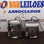 LOTE 234 - 02 CDJ NDX 200 NUMARK. (NO ESTADO) ATENÇÃO! FAZER A VISITAÇÃO ANTES DE ARREMATAR, NÃO SABEMOS SE FUNCIONA. LEILÃO NÃO TEM GARANTIA E NEM DEVOLUÇÃO, SUJEITO A POSSÍVEIS AVARIAS VISÍVEIS/OCULTAS E/OU AUSÊNCIA DE COMPONENTES.
