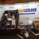 LOTE 077 - 01 LOTE COM VÁRIOS HD’S E MATERIAIS DIVERSOS. (NO ESTADO) ATENÇÃO! FAZER A VISITAÇÃO ANTES DE ARREMATAR, NÃO SABEMOS SE FUNCIONA. LEILÃO NÃO TEM GARANTIA E NEM DEVOLUÇÃO, SUJEITO A POSSÍVEIS AVARIAS VISÍVEIS/OCULTAS E/OU AUSÊNCIA DE COMPONENTES.