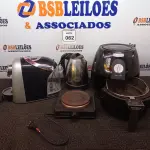 LOTE 062 - 01 CAFETEIRA 220V 03 CORAÇÕES, 01 FRITADEIRA AIR FRYER MARCA PHILCO, 01 CHALEIRA ELÉTRICA E 01 FOGÃO DE INDUÇÃO 01 BOCA MARCA MULTILAZER.  (NO ESTADO) ATENÇÃO! FAZER A VISITAÇÃO ANTES DE ARREMATAR, NÃO SABEMOS SE FUNCIONA. LEILÃO NÃO TEM GARANTIA E NEM DEVOLUÇÃO, SUJEITO A POSSÍVEIS AVARIAS VISÍVEIS/OCULTAS E/OU AUSÊNCIA DE COMPONENTES.