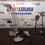 LOTE 205 - 01 LOTE COM LUMINÁRIAS DE MESA DIVERSAS. (NO ESTADO) ATENÇÃO! FAZER A VISITAÇÃO ANTES DE ARREMATAR, NÃO SABEMOS SE FUNCIONA. LEILÃO NÃO TEM GARANTIA E NEM DEVOLUÇÃO, SUJEITO A POSSÍVEIS AVARIAS VISÍVEIS/OCULTAS E/OU AUSÊNCIA DE COMPONENTES.