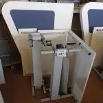 LOTE 441 - 02 MESAS COM REGULAGEM DE ALTURA MANUAL E 3 LATERAIS EM MADEIRA PRA BAIA. (NO ESTADO) ATENÇÃO! FAZER A VISITAÇÃO ANTES DE ARREMATAR, NÃO SABEMOS SE FUNCIONA. LEILÃO NÃO TEM GARANTIA E NEM DEVOLUÇÃO, SUJEITO A POSSÍVEIS AVARIAS VISÍVEIS/OCULTAS E/OU AUSÊNCIA DE COMPONENTES.
