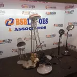 LOTE 205 - 01 LOTE COM LUMINÁRIAS DE MESA DIVERSAS. (NO ESTADO) ATENÇÃO! FAZER A VISITAÇÃO ANTES DE ARREMATAR, NÃO SABEMOS SE FUNCIONA. LEILÃO NÃO TEM GARANTIA E NEM DEVOLUÇÃO, SUJEITO A POSSÍVEIS AVARIAS VISÍVEIS/OCULTAS E/OU AUSÊNCIA DE COMPONENTES.
