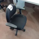 LOTE 469 - 01 CADEIRA GIRATÓRIA PARA ESCRITÓRIO. (NO ESTADO) ATENÇÃO! FAZER A VISITAÇÃO ANTES DE ARREMATAR, NÃO SABEMOS SE FUNCIONA. LEILÃO NÃO TEM GARANTIA E NEM DEVOLUÇÃO, SUJEITO A POSSÍVEIS AVARIAS VISÍVEIS/OCULTAS E/OU AUSÊNCIA DE COMPONENTES.
