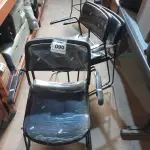 LOTE 090 - 04 CADEIRAS ESTOFADAS COM BASE DE FERRO. (NO ESTADO) ATENÇÃO! FAZER A VISITAÇÃO ANTES DE ARREMATAR, NÃO SABEMOS SE FUNCIONA. LEILÃO NÃO TEM GARANTIA E NEM DEVOLUÇÃO, SUJEITO A POSSÍVEIS AVARIAS VISÍVEIS/OCULTAS E/OU AUSÊNCIA DE COMPONENTES.