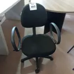 LOTE 463 - 01 CADEIRA GIRATÓRIA PARA ESCRITÓRIO. (NO ESTADO) ATENÇÃO! FAZER A VISITAÇÃO ANTES DE ARREMATAR, NÃO SABEMOS SE FUNCIONA. LEILÃO NÃO TEM GARANTIA E NEM DEVOLUÇÃO, SUJEITO A POSSÍVEIS AVARIAS VISÍVEIS/OCULTAS E/OU AUSÊNCIA DE COMPONENTES.