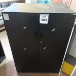 LOTE 484 -  01 ARMÁRIO EM AÇO COM 02 PORTAS. (NO ESTADO) ATENÇÃO! FAZER A VISITAÇÃO ANTES DE ARREMATAR, NÃO SABEMOS SE FUNCIONA. LEILÃO NÃO TEM GARANTIA E NEM DEVOLUÇÃO, SUJEITO A POSSÍVEIS AVARIAS VISÍVEIS/OCULTAS E/OU AUSÊNCIA DE COMPONENTES.