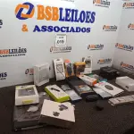 LOTE 019 - 01 LOTE COM VÁRIOS ACESSÓRIOS PARA CELULARES DIVERSOS E FONES. (NO ESTADO) ATENÇÃO! FAZER A VISITAÇÃO ANTES DE ARREMATAR, NÃO SABEMOS SE FUNCIONA. LEILÃO NÃO TEM GARANTIA E NEM DEVOLUÇÃO, SUJEITO A POSSÍVEIS AVARIAS VISÍVEIS/OCULTAS E/OU AUSÊNCIA DE COMPONENTES.