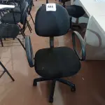 LOTE 465 - 01 CADEIRA GIRATÓRIA PARA ESCRITÓRIO. (NO ESTADO) ATENÇÃO! FAZER A VISITAÇÃO ANTES DE ARREMATAR, NÃO SABEMOS SE FUNCIONA. LEILÃO NÃO TEM GARANTIA E NEM DEVOLUÇÃO, SUJEITO A POSSÍVEIS AVARIAS VISÍVEIS/OCULTAS E/OU AUSÊNCIA DE COMPONENTES.
