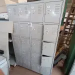 LOTE 480 - 01 ARMÁRIO EM AÇO ROUPEIRO COM 20 PORTAS. (NO ESTADO) ATENÇÃO! FAZER A VISITAÇÃO ANTES DE ARREMATAR, NÃO SABEMOS SE FUNCIONA. LEILÃO NÃO TEM GARANTIA E NEM DEVOLUÇÃO, SUJEITO A POSSÍVEIS AVARIAS VISÍVEIS/OCULTAS E/OU AUSÊNCIA DE COMPONENTES.