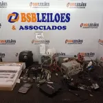 LOTE 193 - 01 LOTE COM FONTES PARA COMPUTADORES, LOUSA DIGITAL, PLACA MÃE E 01 CAIXA DE SOM PORTÁTIL. (NO ESTADO) ATENÇÃO! FAZER A VISITAÇÃO ANTES DE ARREMATAR, NÃO SABEMOS SE FUNCIONA. LEILÃO NÃO TEM GARANTIA E NEM DEVOLUÇÃO, SUJEITO A POSSÍVEIS AVARIAS VISÍVEIS/OCULTAS E/OU AUSÊNCIA DE COMPONENTES.