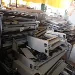 LOTE 121 - 01 PALETE DE MÓVEIS MODULARES. (PALETE NÃO INCLUSO). (NO ESTADO EM QUE SE ENCONTRA. SUJEITO A AVARIAS OCULTAS/VISÍVEIS.)