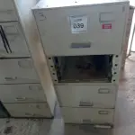 LOTE 039 - 01 COFRE. (NO ESTADO EM QUE SE ENCONTRA. SUJEITO A AVARIAS OCULTAS/VISÍVEIS.) 2773C5