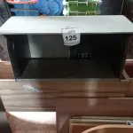 LOTE 125 - 01 ARMÁRIO SUSPENSO. (NO ESTADO EM QUE SE ENCONTRA. SUJEITO A AVARIAS OCULTAS/VISÍVEIS.)