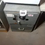 LOTE 085 - 01 COFRE. (NO ESTADO EM QUE SE ENCONTRA. SUJEITO A AVARIAS OCULTAS/VISÍVEIS.) BH1442T