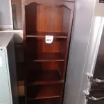 LOTE 023 - 01 BOOKCASE. (NO ESTADO EM QUE SE ENCONTRA. SUJEITO A AVARIAS OCULTAS/VISÍVEIS.) AV9651V