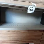 LOTE 059 - 01 ARMÁRIO SUSPENSO. (NO ESTADO EM QUE SE ENCONTRA. SUJEITO A AVARIAS OCULTAS/VISÍVEIS.)
