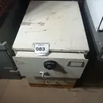 LOTE 083 - 01 COFRE. (NO ESTADO EM QUE SE ENCONTRA. SUJEITO A AVARIAS OCULTAS/VISÍVEIS.) BH1466B