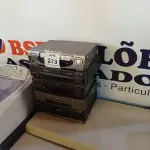 LOTE 273 - 05 APARELHOS DE VHS MODELOS DIVERSOS. (NO ESTADO) ATENÇÃO! FAZER A VISITAÇÃO ANTES DE ARREMATAR, NÃO SABEMOS SE FUNCIONA. LEILÃO NÃO TEM GARANTIA E NEM DEVOLUÇÃO, SUJEITO A POSSÍVEIS AVARIAS VISÍVEIS/OCULTAS E/OU AUSÊNCIA DE COMPONENTES.
