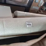 LOTE 026 - 01 RUG (TAPETE). (NO ESTADO EM QUE SE ENCONTRA. SUJEITO A AVARIAS OCULTAS/VISÍVEIS.) AU2115B